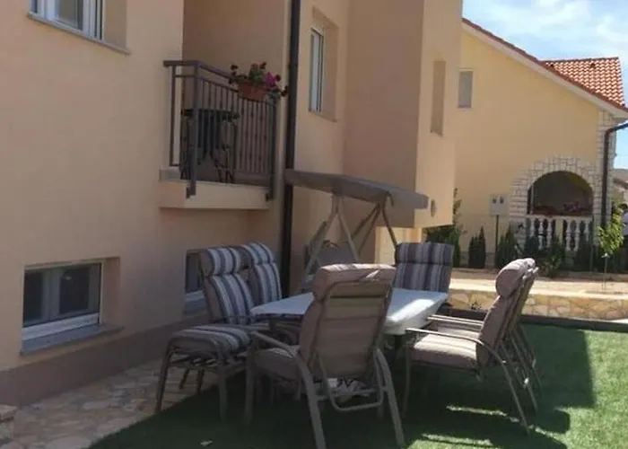 Apartments Lipovica
