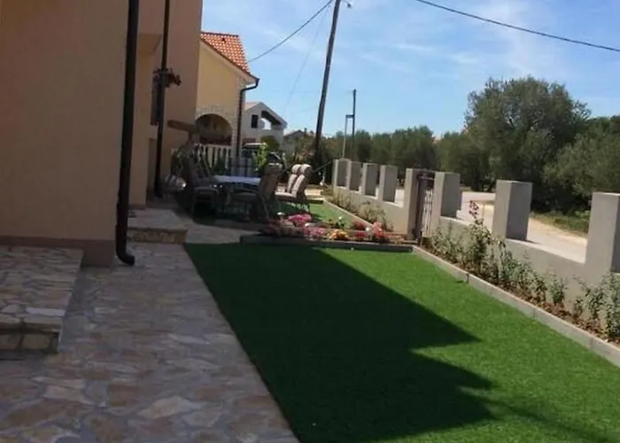 Apartments Lipovica