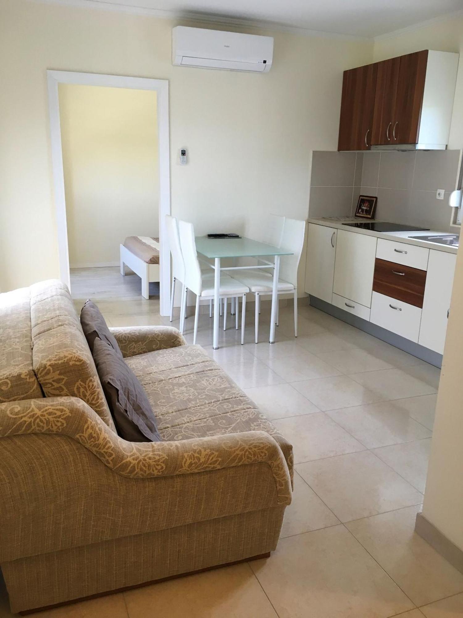 Lipovica Apartment Sukosan